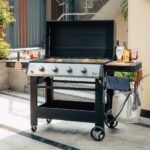 Propane Gas Griddle 4-Burner, Outdoor Gas Stove with 555 sq.in Cooking Area